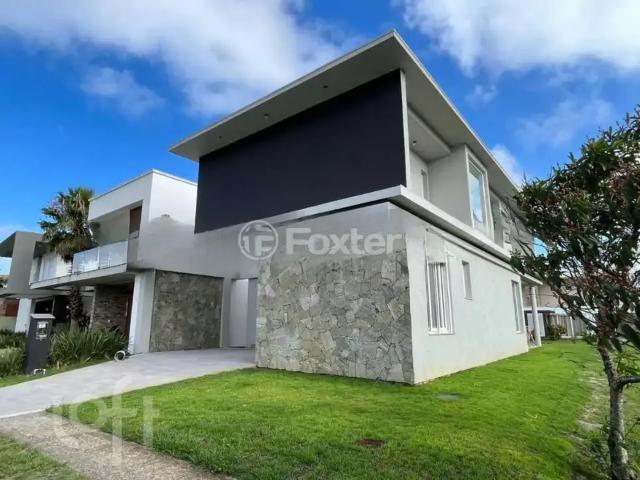 Casa / Sobrado em Condomínio para Venda em Capão da Canoa/RS Centro 4 Quartos