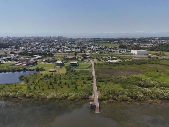 Casa / Sobrado em Condomínio para Venda em Capão da Canoa/RS Parque Antártica 4 Quartos