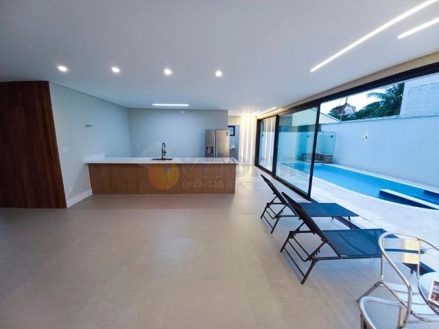 Casa / Sobrado em Condomínio para Venda em Caraguatatuba/SP Costa Nova 4 Quartos
