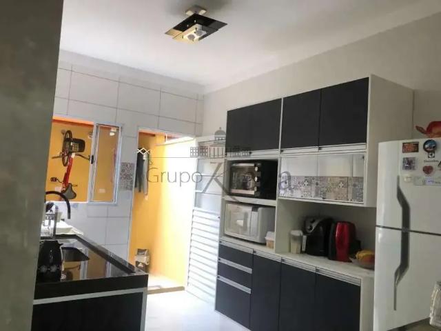 Casa / Sobrado em Condomínio para Venda em Caraguatatuba/SP Jardim do Sol 2 Quartos