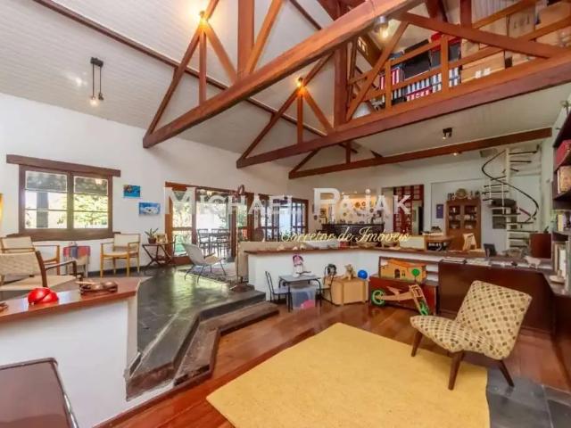 Casa / Sobrado em Condomínio para Venda em Carapicuíba/SP Chácara dos Lagos 4 Quartos