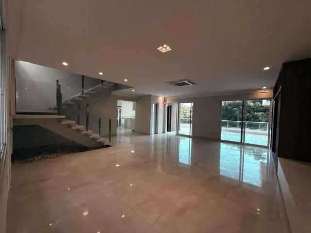 Casa / Sobrado em Condomínio para Venda em Carapicuíba/SP Chácara dos Lagos 4 Quartos