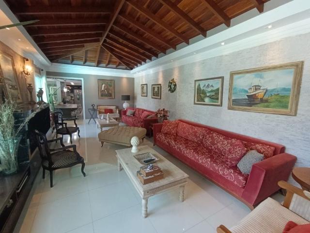 Casa / Sobrado em Condomínio para Venda em Carapicuíba/SP Granja Viana 5 Quartos