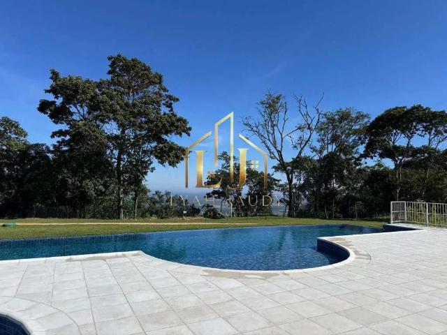 Casa / Sobrado em Condomínio para Venda em Chapada dos Guimarães/MT Centro 3 Quartos