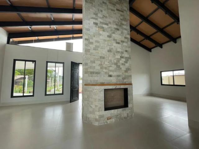 Casa / Sobrado em Condomínio para Venda em Chapada dos Guimarães/MT Centro 3 Quartos