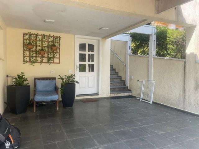 Casa / Sobrado em Condomínio para Venda em Cotia/SP Granja Viana 4 Quartos