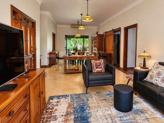 Casa / Sobrado em Condomínio para Venda em Cravinhos/SP Centro 4 Quartos