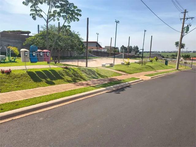 Casa / Sobrado em Condomínio para Venda em Cravinhos/SP Centro