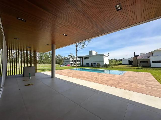 Casa / Sobrado em Condomínio para Venda em Criciúma/SC Primeira Linha 3 Quartos