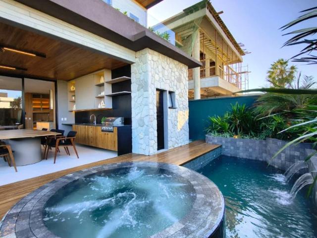 Casa / Sobrado em Condomínio para Venda em Eusébio/CE Centro 4 Quartos