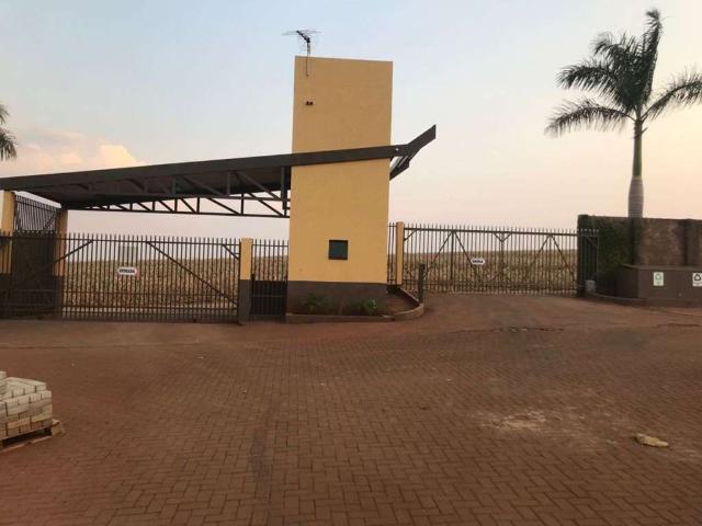 Casa / Sobrado em Condomínio para Venda em Engenheiro Beltrão/PR Centro 2 Quartos
