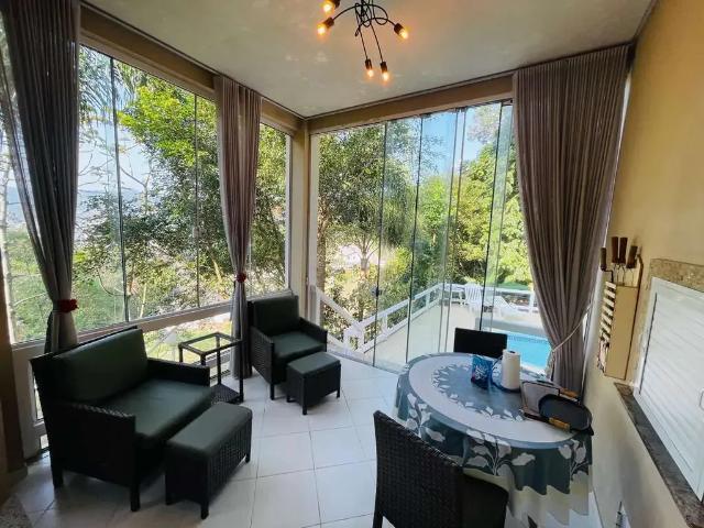 Casa / Sobrado em Condomínio para Venda em Florianópolis/SC Trindade 4 Quartos