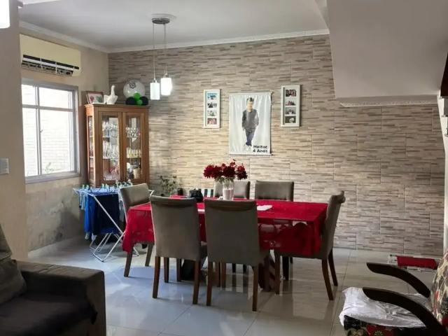 Casa / Sobrado em Condomínio para Venda em Florianópolis/SC Trindade 3 Quartos