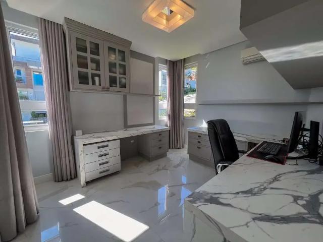 Casa / Sobrado em Condomínio para Venda em Florianópolis/SC Pantanal 5 Quartos