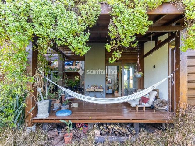 Casa / Sobrado em Condomínio para Venda em Florianópolis/SC Rio Tavares 3 Quartos