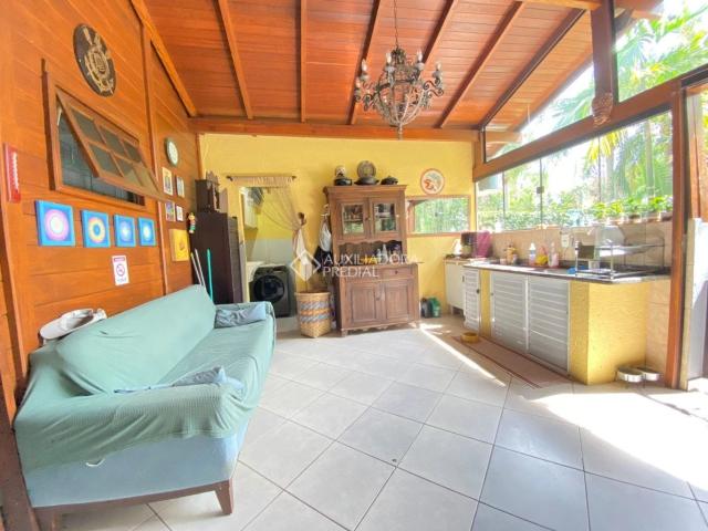 Casa / Sobrado em Condomínio para Venda em Florianópolis/SC Rio Tavares 3 Quartos