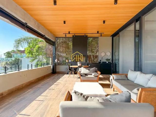 Casa / Sobrado em Condomínio para Venda em Florianópolis/SC Sambaqui 4 Quartos