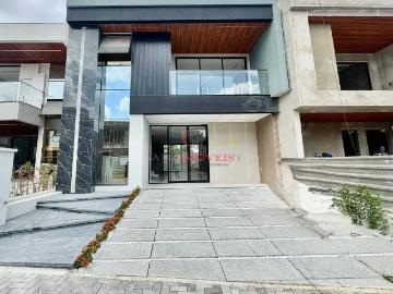 Casa / Sobrado em Condomínio para Venda em Fortaleza/CE Maraponga 4 Quartos