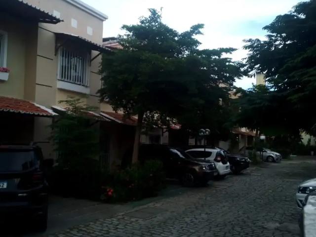 Casa / Sobrado em Condomínio para Venda em Fortaleza/CE Passaré 3 Quartos