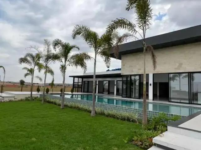Casa / Sobrado em Condomínio para Venda em Guapó/GO Setor Central 4 Quartos