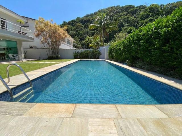 Casa / Sobrado em Condomínio para Venda em Guarujá/SP Balneário Praia do Pernambuco 4 Quartos