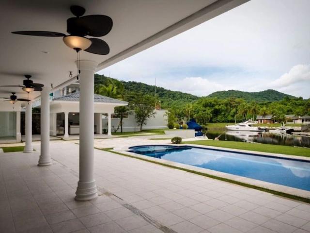 Casa / Sobrado em Condomínio para Venda em Guarujá/SP Marina Guarujá 4 Quartos