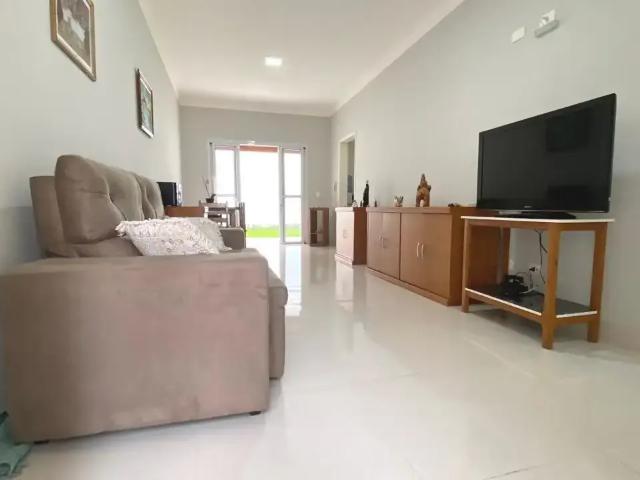 Casa / Sobrado em Condomínio para Venda em Guararema/SP Bellard 3 Quartos