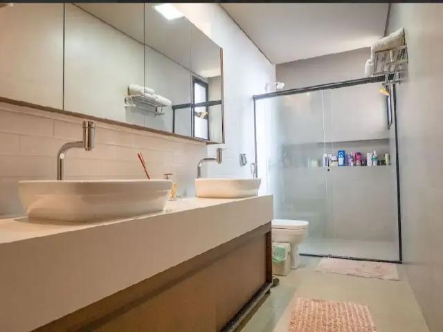 Casa / Sobrado em Condomínio para Venda em Goiânia/GO Fazenda Vau das Pombas 5 Quartos