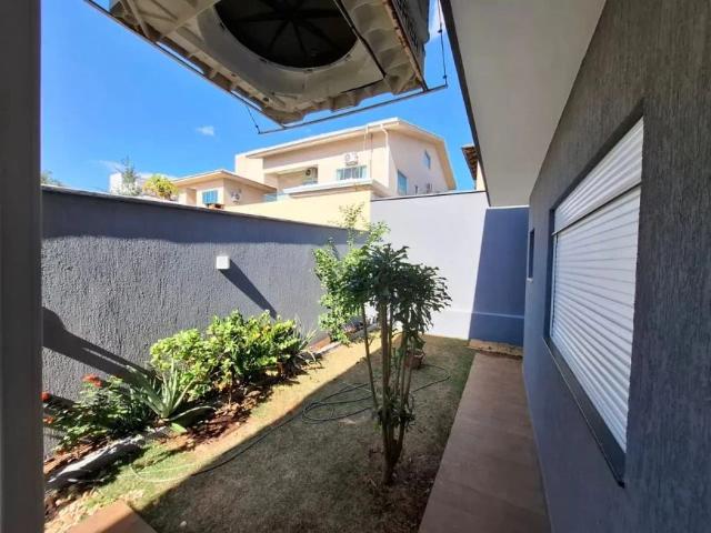 Casa / Sobrado em Condomínio para Venda em Goiânia/GO Jardins Madri 3 Quartos