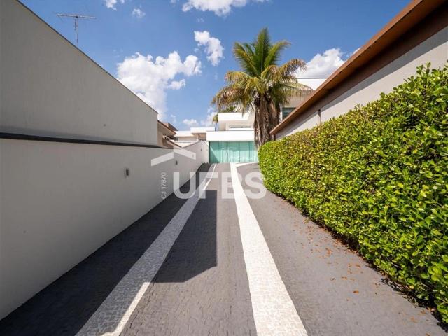 Casa / Sobrado em Condomínio para Venda em Goiânia/GO Jardins Madri 4 Quartos