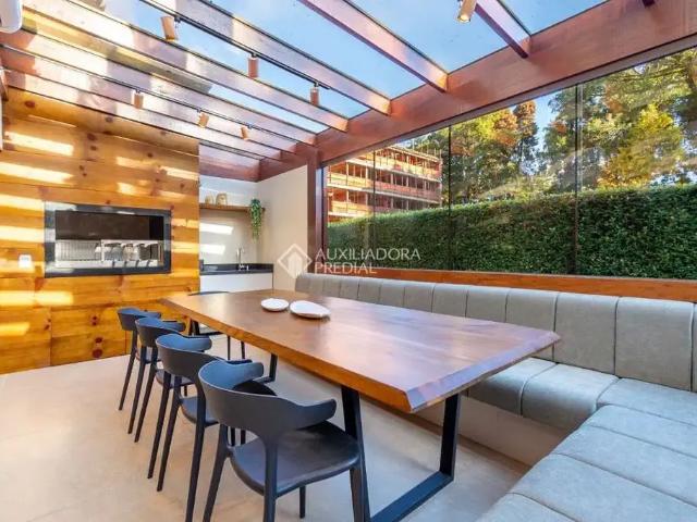 Casa / Sobrado em Condomínio para Venda em Gramado/RS Planalto 4 Quartos