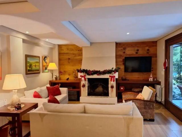Casa / Sobrado em Condomínio para Venda em Gramado/RS Planalto 4 Quartos