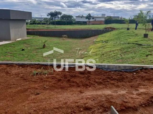 Casa / Sobrado em Condomínio para Venda em Hidrolândia/GO Centro 3 Quartos