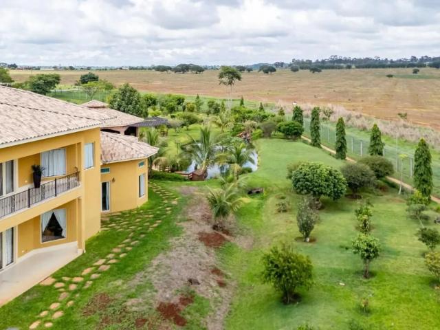 Casa / Sobrado em Condomínio para Venda em Hidrolândia/GO Setor Central 4 Quartos