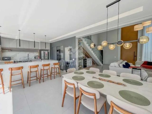 Casa / Sobrado em Condomínio para Venda em Itatiba/SP Bairro da Posse 4 Quartos
