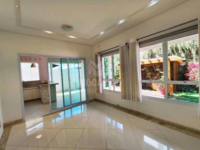Casa / Sobrado em Condomínio para Venda em Itatiba/SP Condomínio Country Club 3 Quartos
