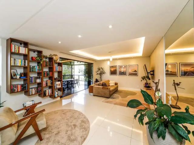 Casa / Sobrado em Condomínio para Venda em Juiz de Fora/MG Aeroporto 4 Quartos