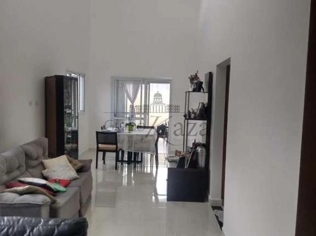 Casa / Sobrado em Condomínio para Venda em Jacareí/SP Condomínio Residencial Fogaça 3 Quartos