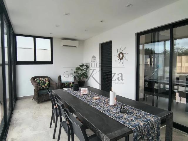 Casa / Sobrado em Condomínio para Venda em Jacareí/SP Condomínio Residencial Fogaça 3 Quartos