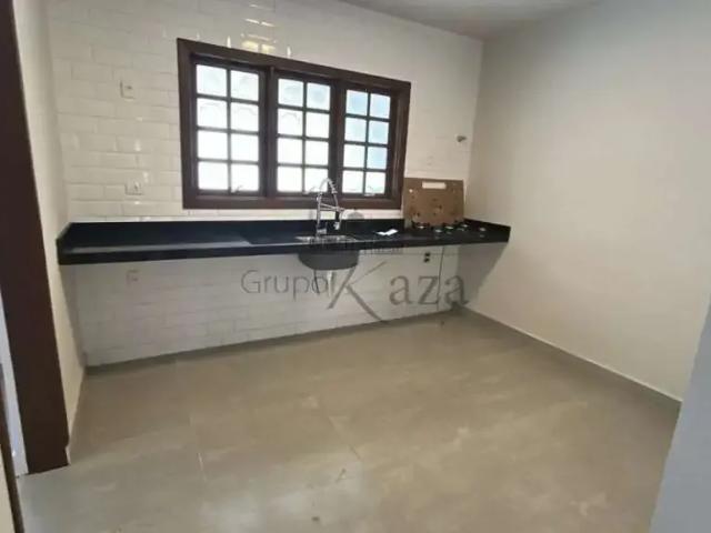 Casa / Sobrado em Condomínio para Venda em Jacareí/SP Jardim Califórnia 3 Quartos