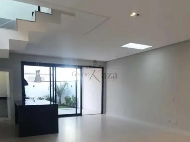 Casa / Sobrado em Condomínio para Venda em Jacareí/SP Jardim Central Park 4 Quartos