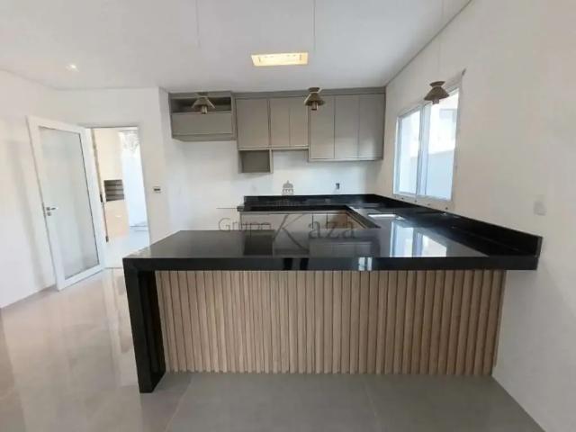 Casa / Sobrado em Condomínio para Venda em Jacareí/SP Jardim Jacinto 4 Quartos