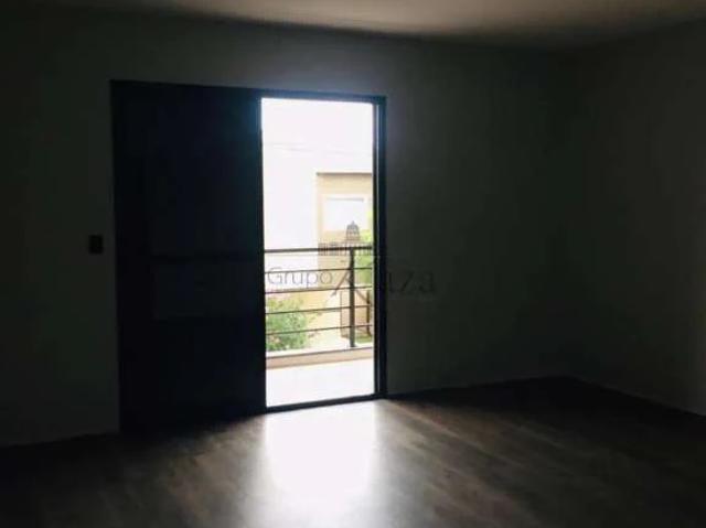 Casa / Sobrado em Condomínio para Venda em Jacareí/SP Jardim Jacinto 3 Quartos