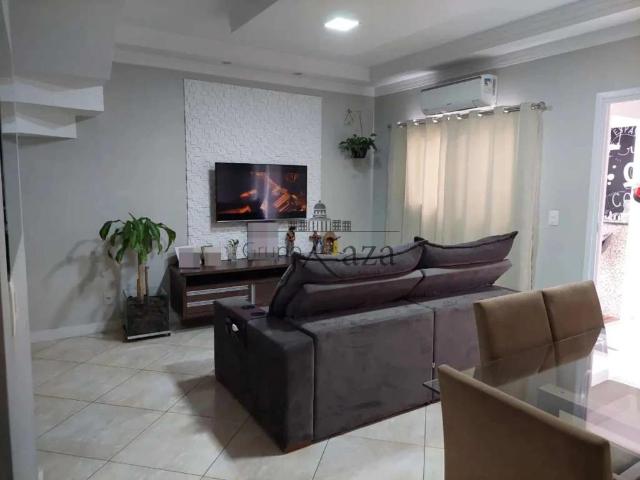 Casa / Sobrado em Condomínio para Venda em Jacareí/SP Jardim Santa Maria 3 Quartos