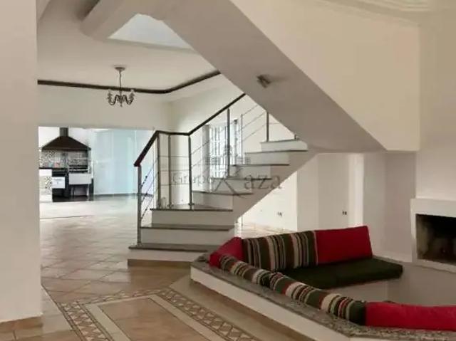 Casa / Sobrado em Condomínio para Venda em Jacareí/SP Loteamento Villa Branca 4 Quartos