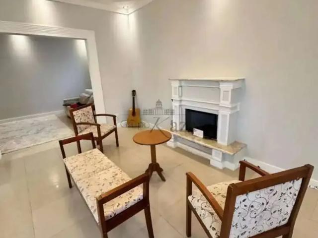 Casa / Sobrado em Condomínio para Venda em Jacareí/SP Loteamento Villa Branca 3 Quartos