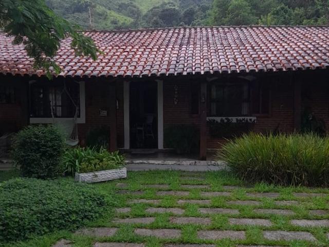 Casa / Sobrado em Condomínio para Venda em Joanópolis/SP Condomínio Porto Danalis 4 Quartos