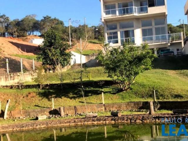 Casa / Sobrado em Condomínio para Venda em Joanópolis/SP Condomínio Santa Fé 4 Quartos