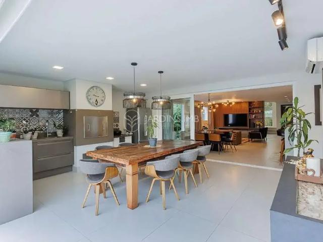Casa / Sobrado em Condomínio para Venda em Joinville/SC Anita Garibaldi 4 Quartos