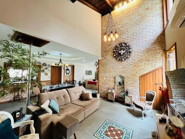 Casa / Sobrado em Condomínio para Venda em Joinville/SC Anita Garibaldi 5 Quartos